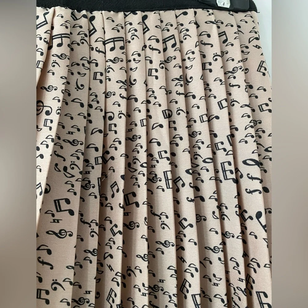 Pleated Skirt with music notes - Silk - Pleated - Picture 2 of 5